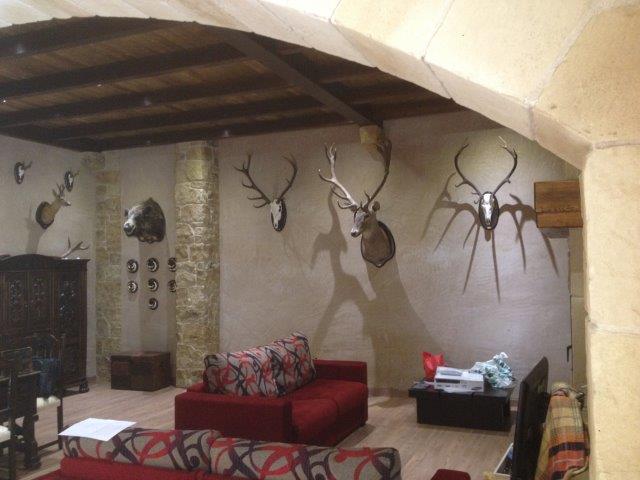 Bodega rústica decorada con mortero tematización ESTonetex en vivienda particular de Soria Bodega rústica decorada con mortero tematización ESTonetex en vivienda particular de Soria