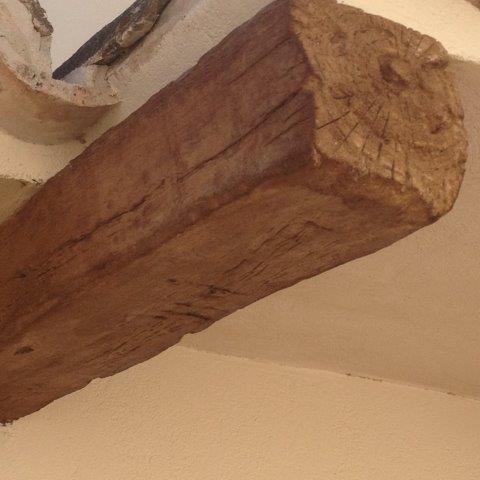 Vigas de madera reproducidas con núcleo EPS y ESTonetex Forte con molde KM2 en el techo de la bodega de Soria Vigas de madera reproducidas con núcleo EPS y ESTonetex Forte con molde KM2 en el techo de la bodega de Soria