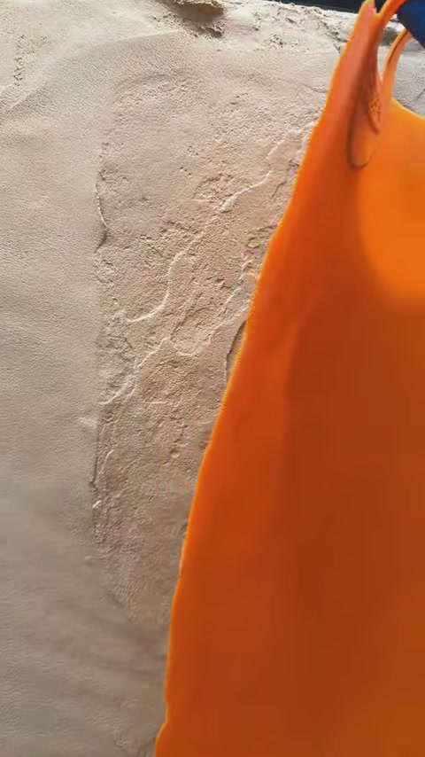 Retirada del molde de silicona sobre el mortero fresco dejando marcada la textura de roca