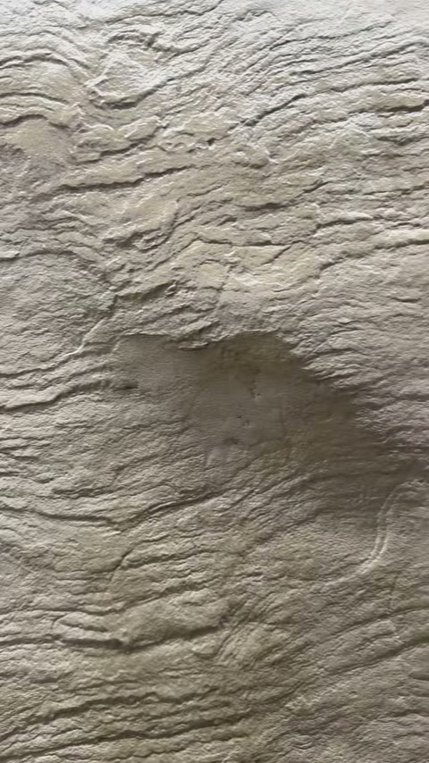Textura de roca estratificada estampada con el molde MF2 sobre mortero ESTonetex TXT